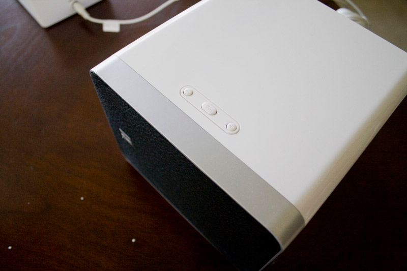 Illustration for article titled SoundOn Media-210 Wireless 2.1 Mac/PC Speakers Lightning Review